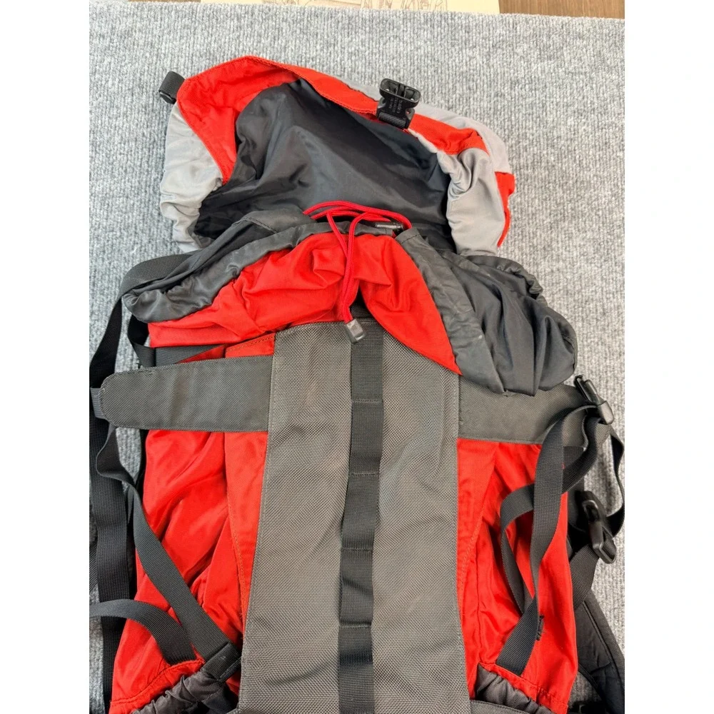 The‎ North Face Shuttle 30 Backpack Red Gray Hiking Travel Laptop Bag ASW3